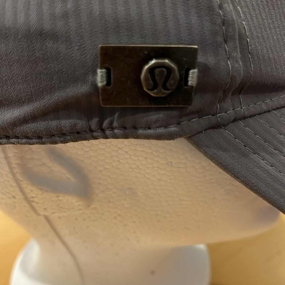 Lululemon cap  - Picture 3 of 7